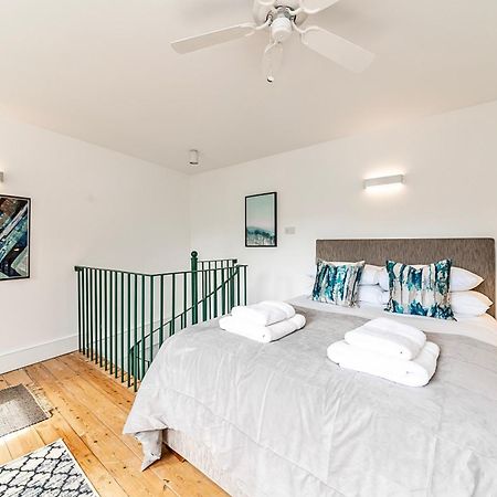 The Secret Kensington Garden Mews-2 Bedroom Full House-2 Train Lines- Spacious-Kings Road- Harrods -Chelsea Stadium-Private Small Patio Londres Exterior foto