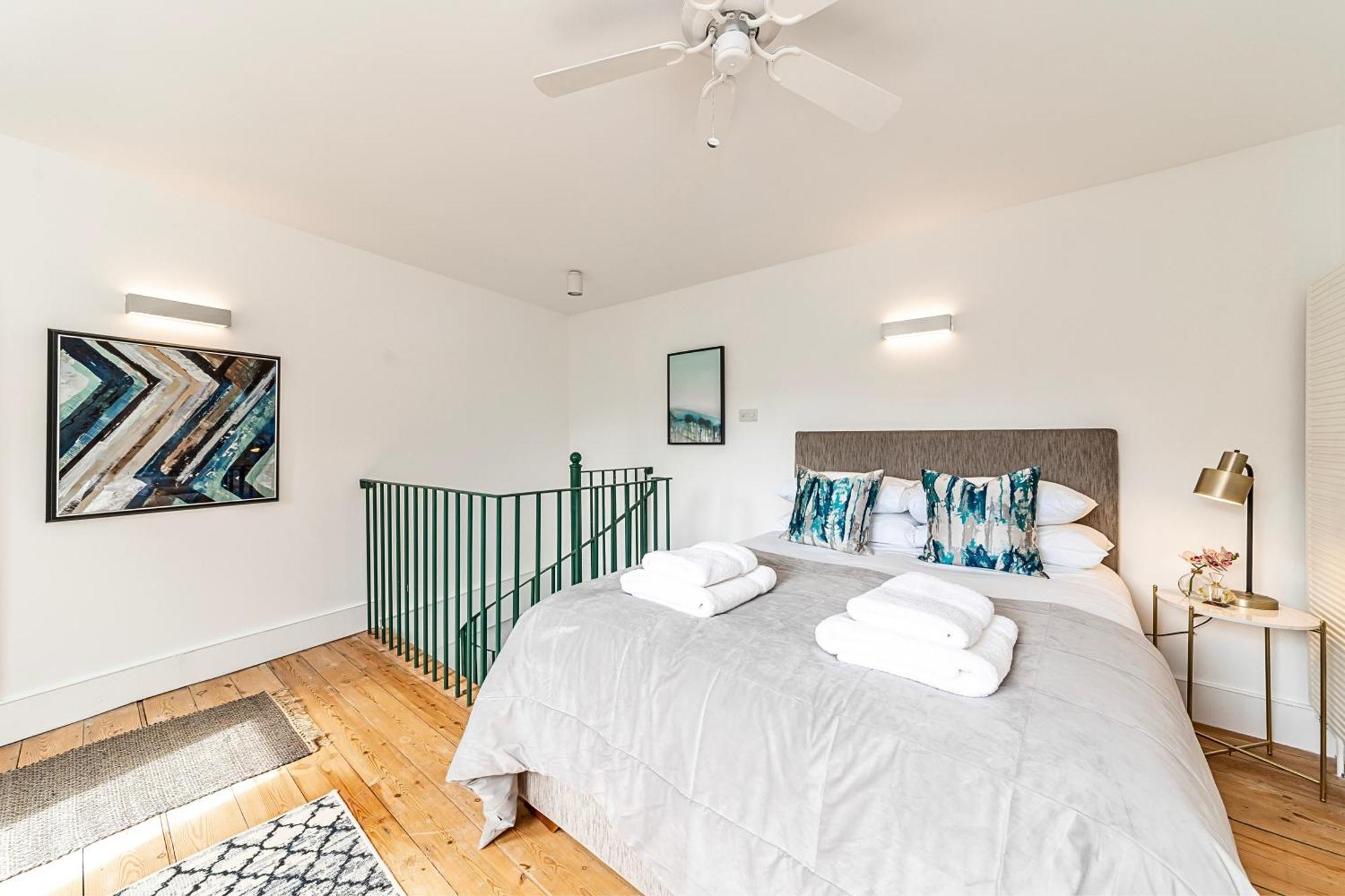 The Secret Kensington Garden Mews-2 Bedroom Full House-2 Train Lines- Spacious-Kings Road- Harrods -Chelsea Stadium-Private Small Patio Londres Exterior foto