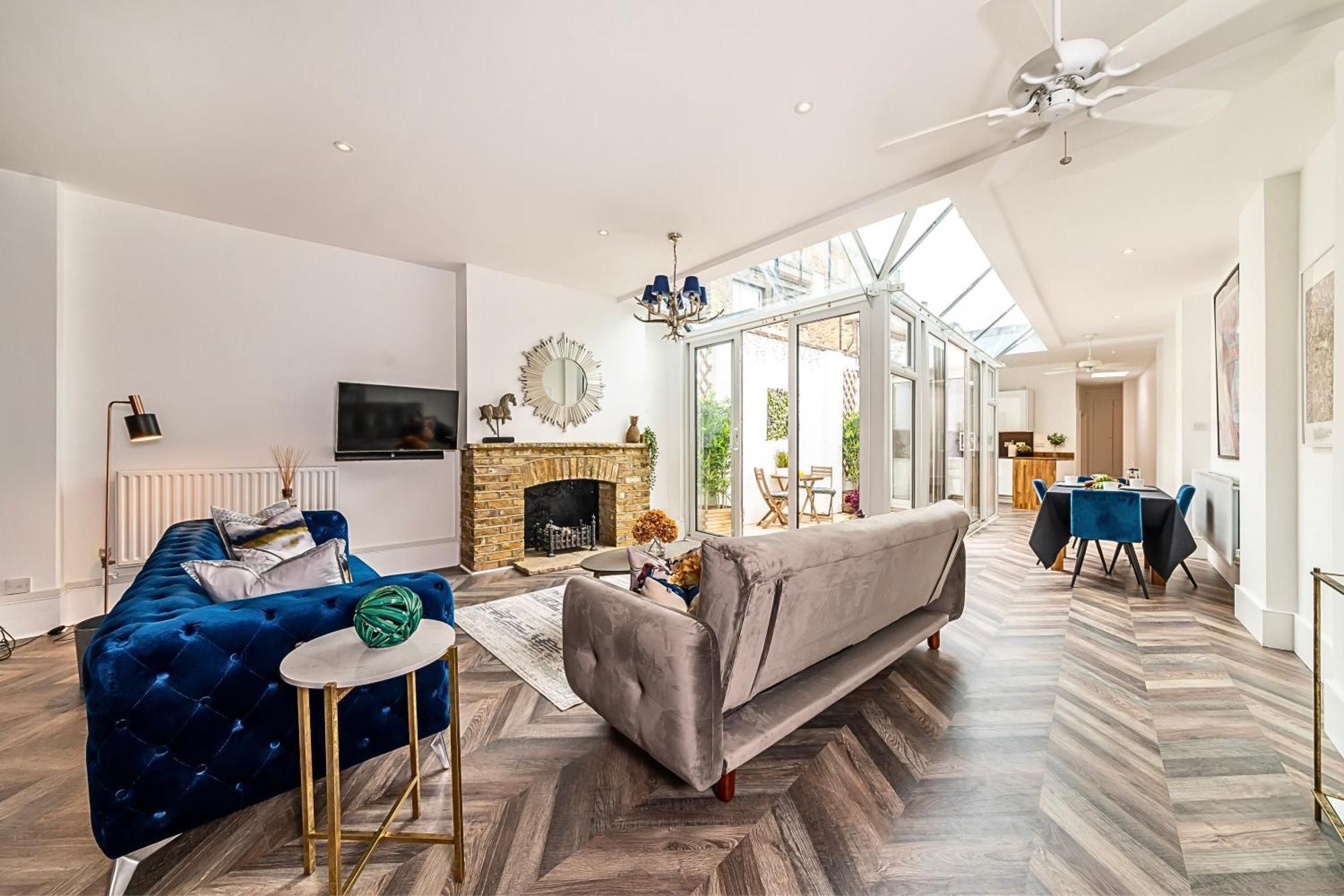 The Secret Kensington Garden Mews-2 Bedroom Full House-2 Train Lines- Spacious-Kings Road- Harrods -Chelsea Stadium-Private Small Patio Londres Exterior foto