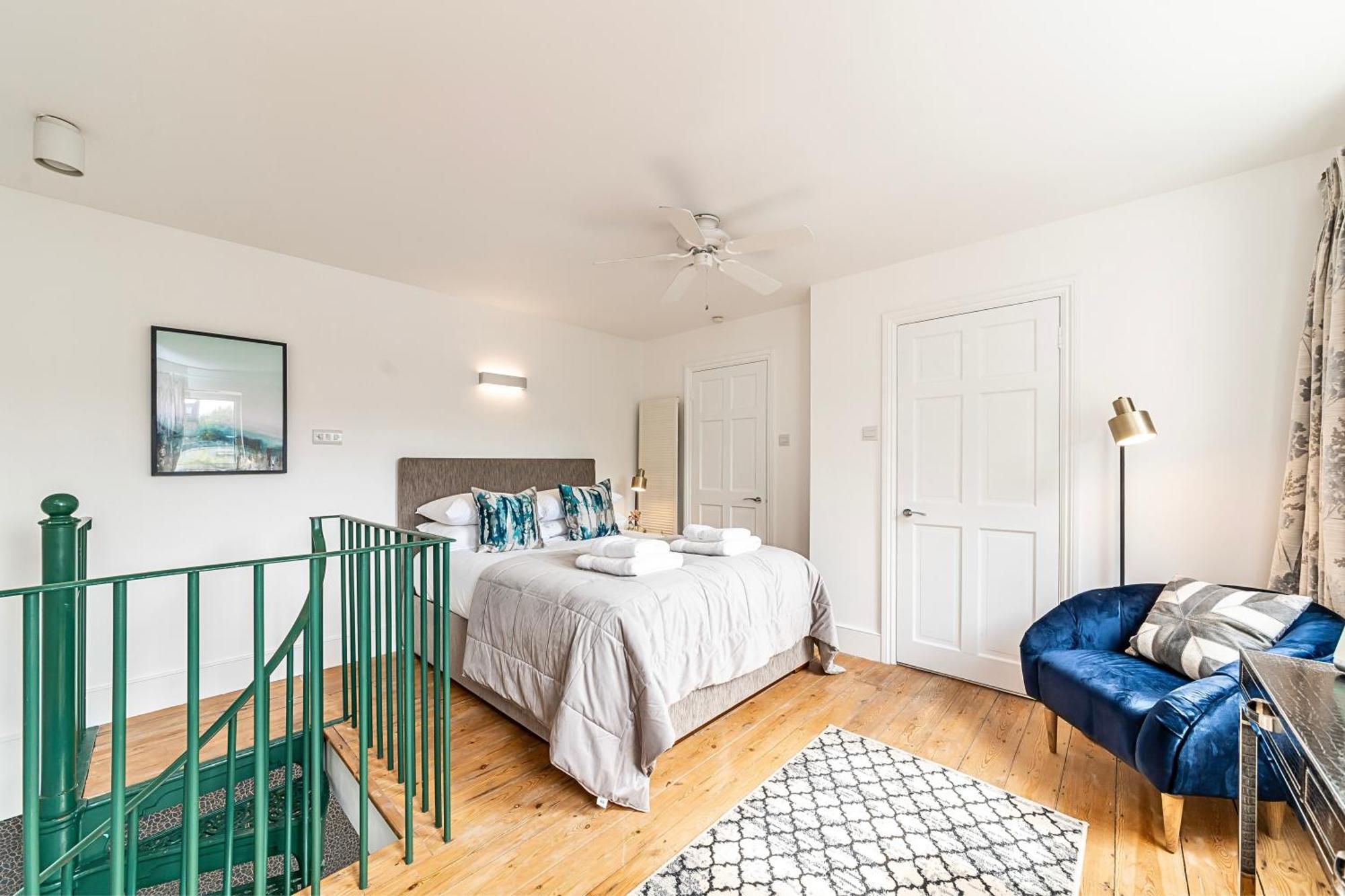 The Secret Kensington Garden Mews-2 Bedroom Full House-2 Train Lines- Spacious-Kings Road- Harrods -Chelsea Stadium-Private Small Patio Londres Exterior foto