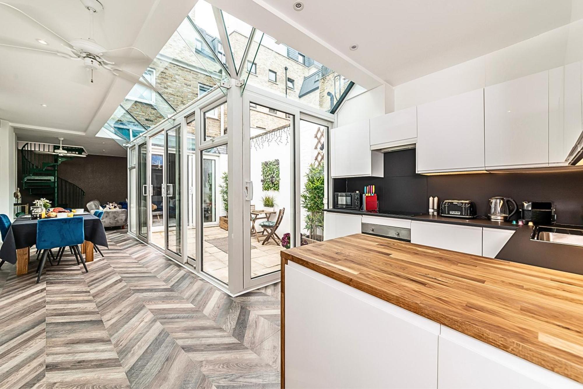 The Secret Kensington Garden Mews-2 Bedroom Full House-2 Train Lines- Spacious-Kings Road- Harrods -Chelsea Stadium-Private Small Patio Londres Exterior foto