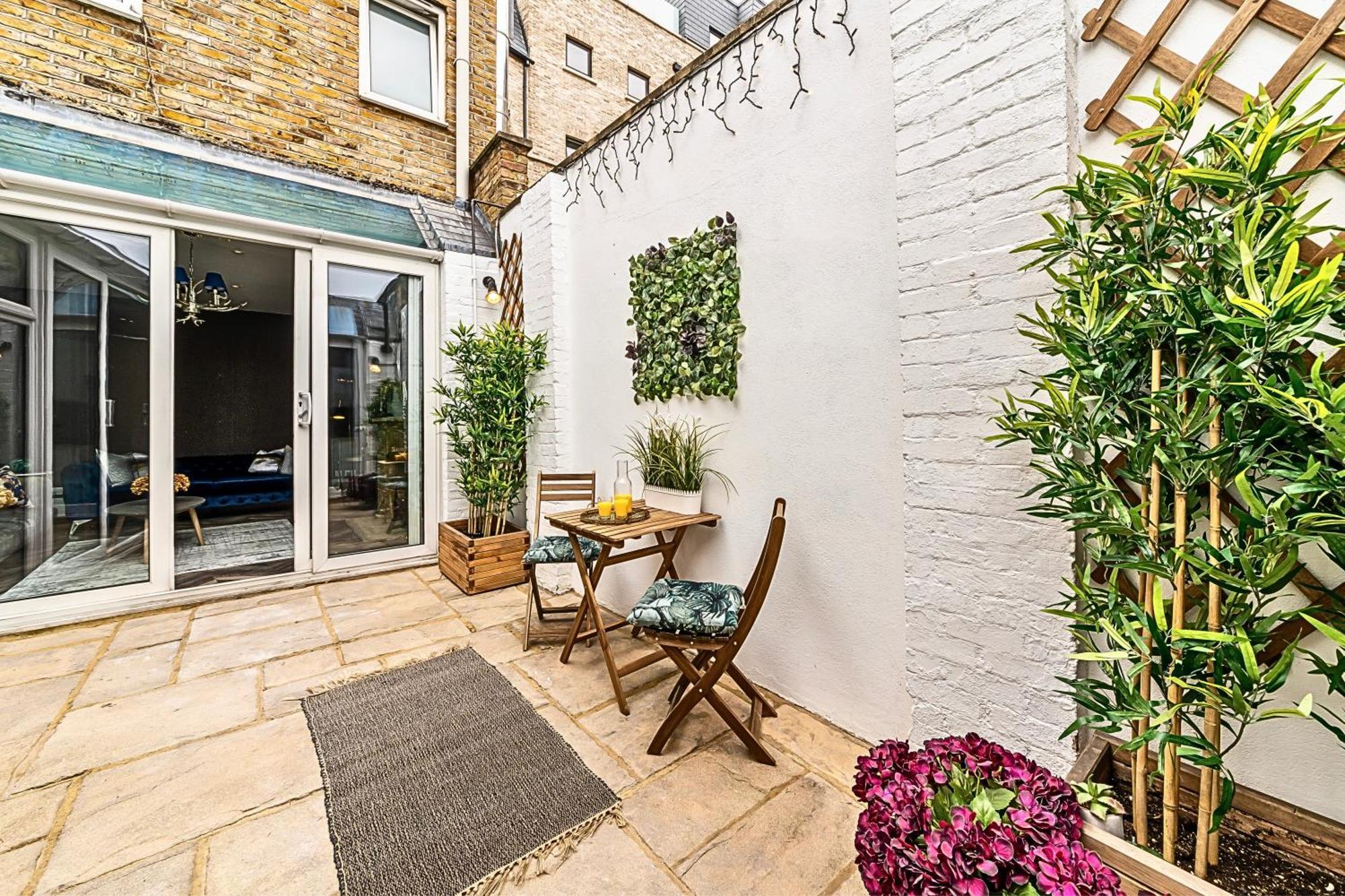 The Secret Kensington Garden Mews-2 Bedroom Full House-2 Train Lines- Spacious-Kings Road- Harrods -Chelsea Stadium-Private Small Patio Londres Exterior foto