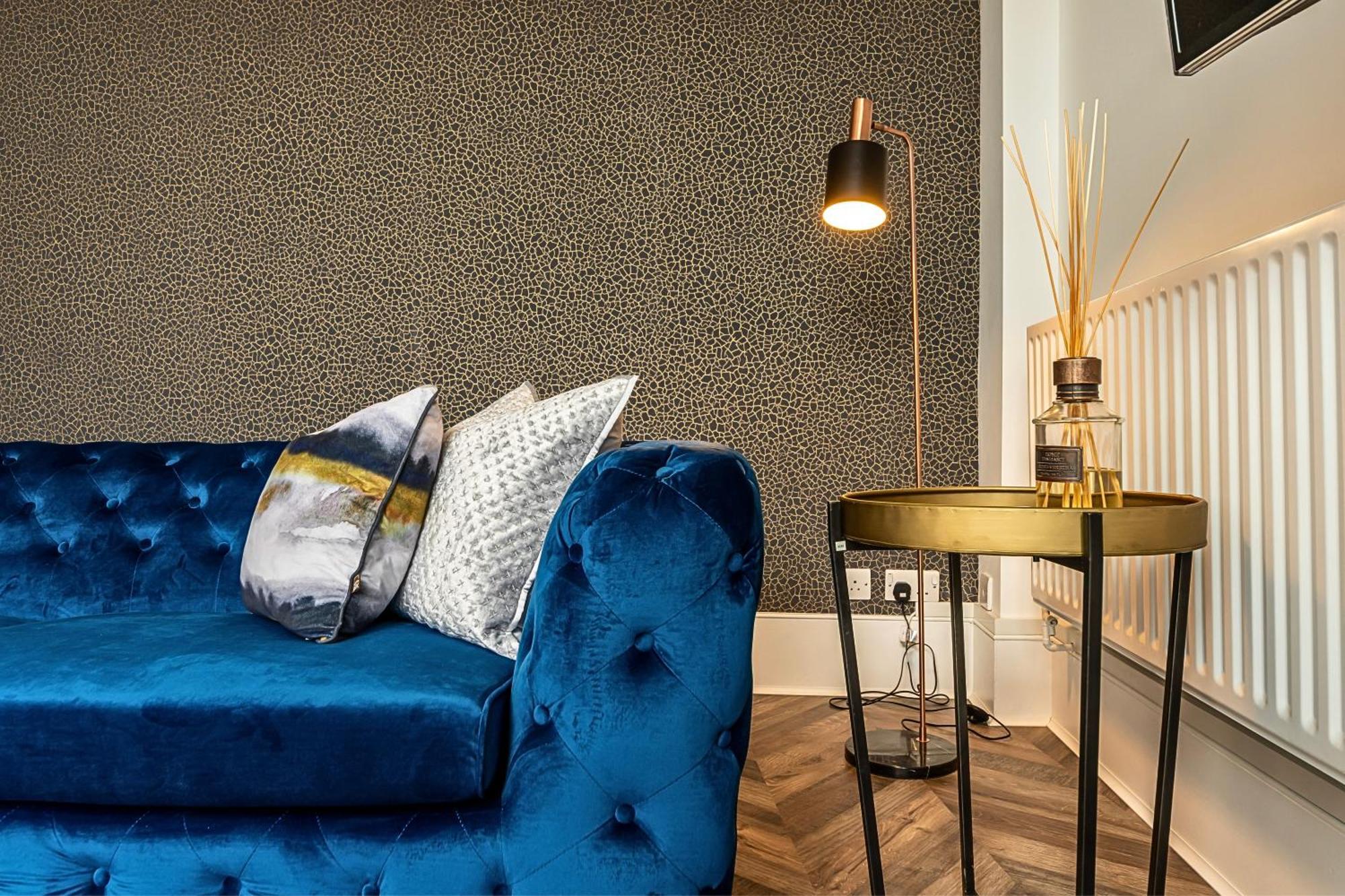 The Secret Kensington Garden Mews-2 Bedroom Full House-2 Train Lines- Spacious-Kings Road- Harrods -Chelsea Stadium-Private Small Patio Londres Exterior foto
