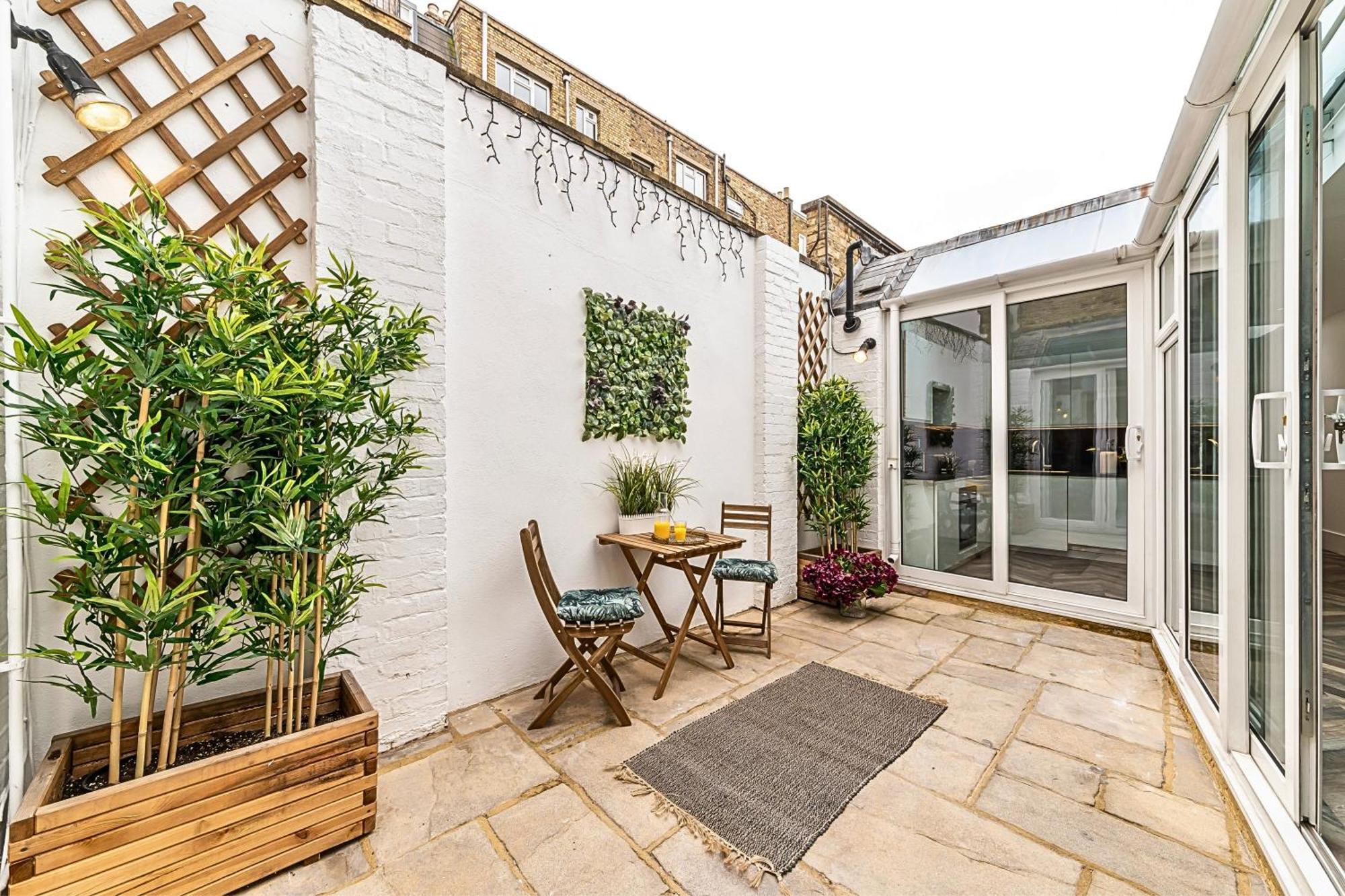 The Secret Kensington Garden Mews-2 Bedroom Full House-2 Train Lines- Spacious-Kings Road- Harrods -Chelsea Stadium-Private Small Patio Londres Exterior foto