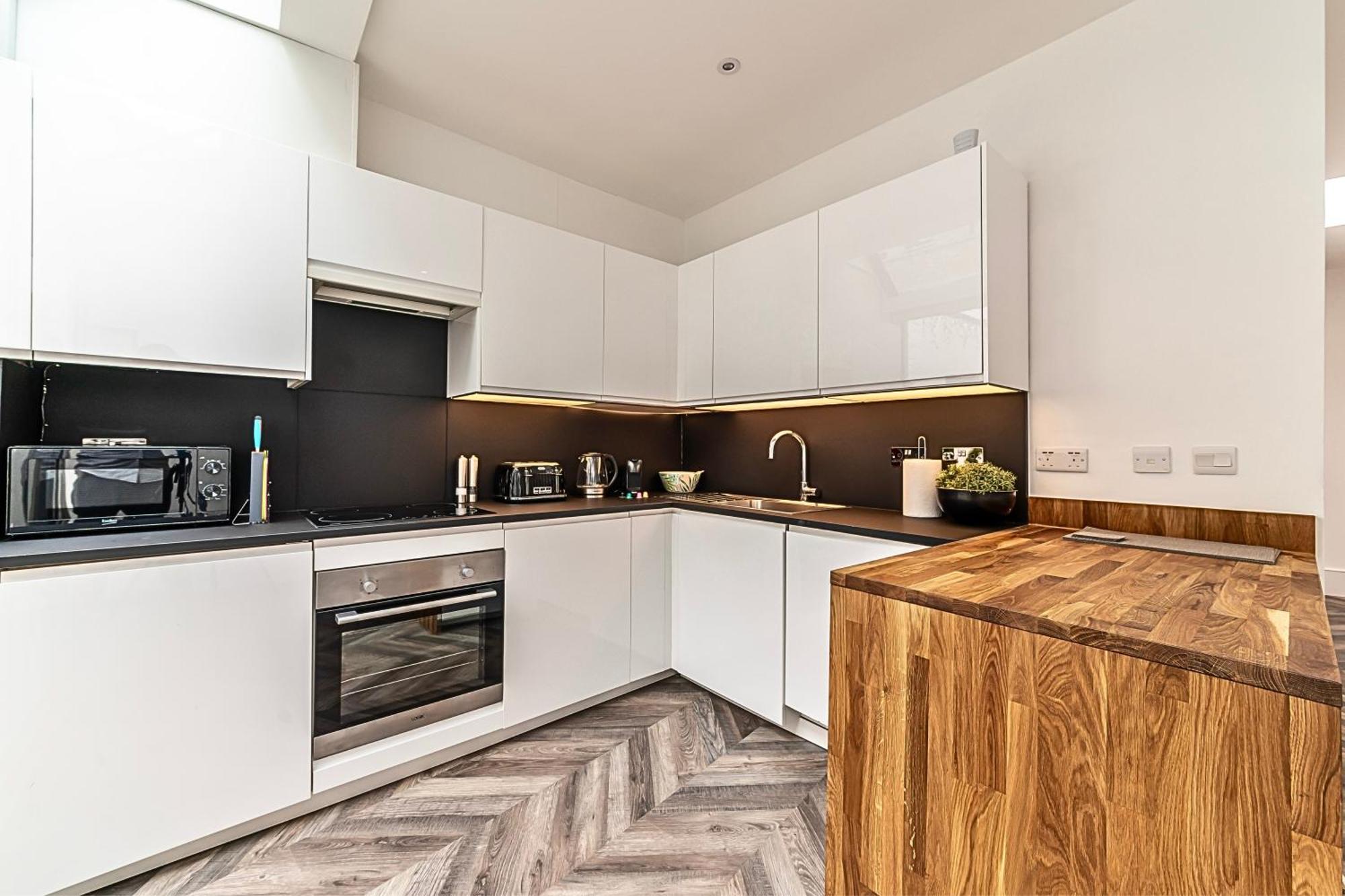 The Secret Kensington Garden Mews-2 Bedroom Full House-2 Train Lines- Spacious-Kings Road- Harrods -Chelsea Stadium-Private Small Patio Londres Exterior foto