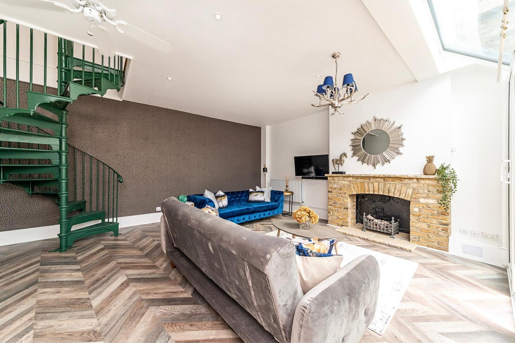 The Secret Kensington Garden Mews-2 Bedroom Full House-2 Train Lines- Spacious-Kings Road- Harrods -Chelsea Stadium-Private Small Patio Londres Exterior foto