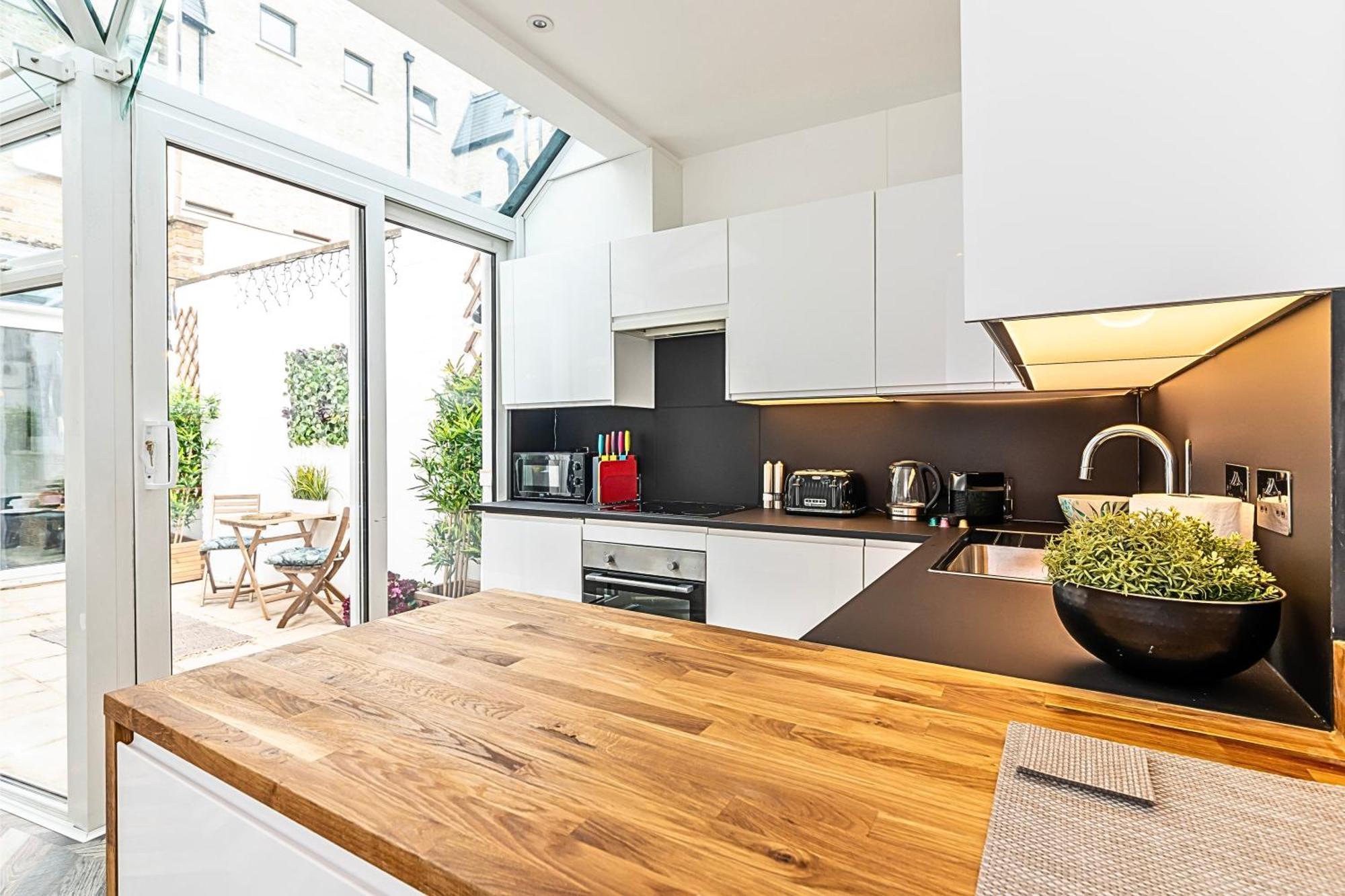 The Secret Kensington Garden Mews-2 Bedroom Full House-2 Train Lines- Spacious-Kings Road- Harrods -Chelsea Stadium-Private Small Patio Londres Exterior foto